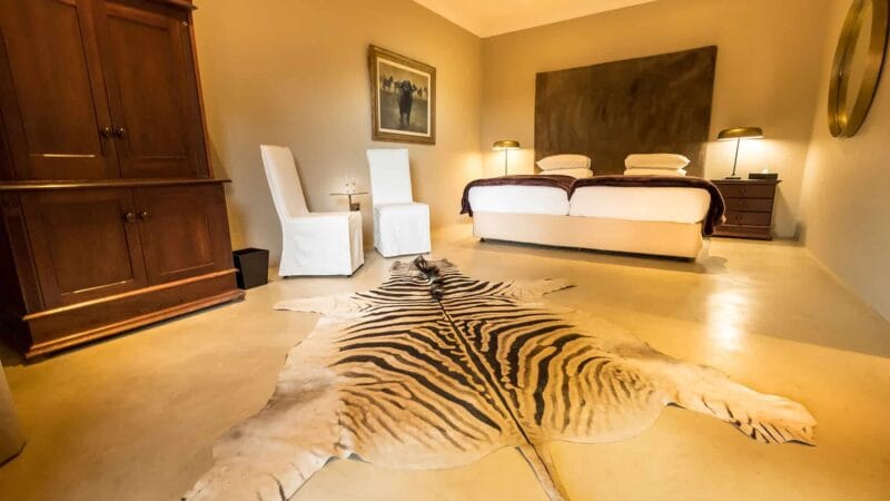 Bagatelle Boutique Farmhouse - Image 2