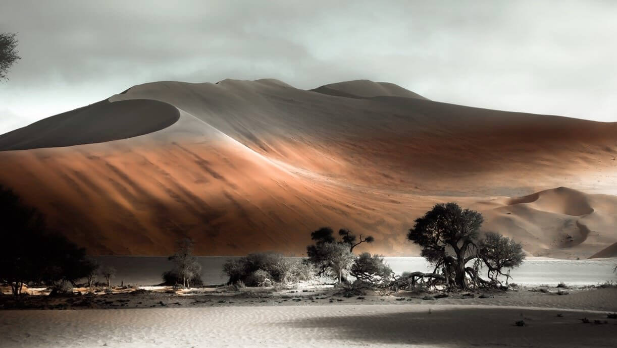 Heat haze over the red dunes at Sossusvlei in the Namibian summer