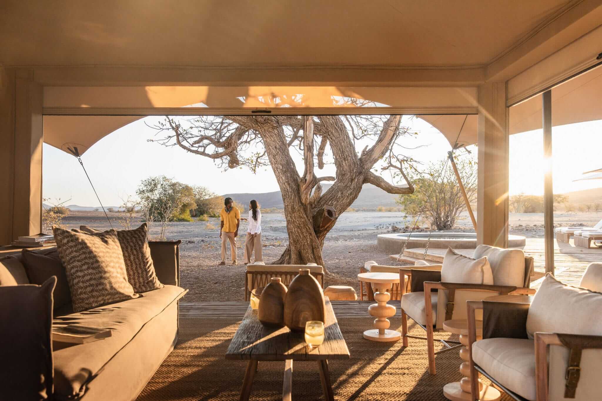 Lodge in Namibia mit Blick in die Wüste, wo Gäste aufbereitetes Leitungswasser erhalten